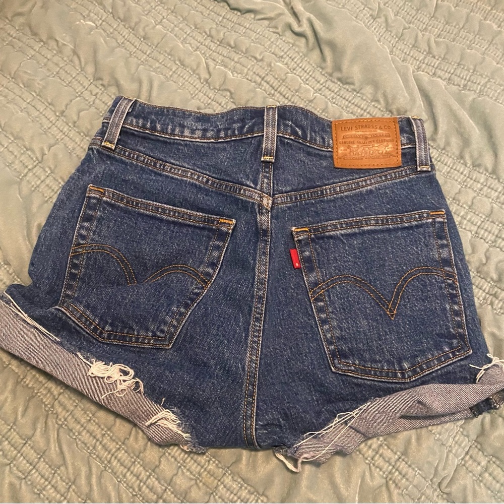 Levi's Ribcage High Rise Distressed Short - Picture 3 of 5